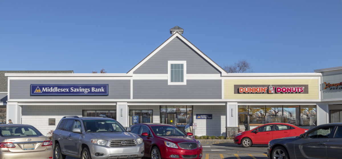 Middlesex Savings Bank and Dunkin Donuts at Westford Valley Marketplace ©_jimRaycroft