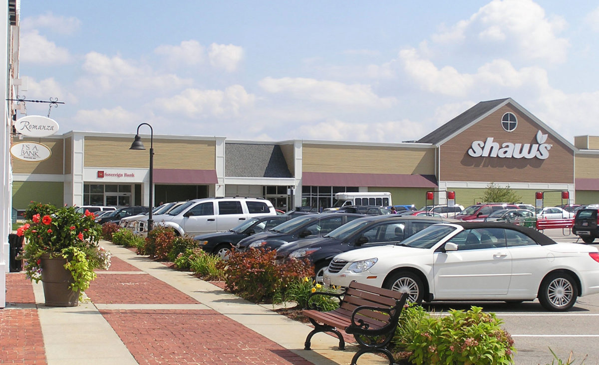 Shaw's at Village Shoppes